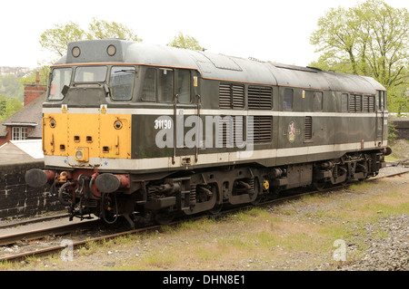 Privatvermieter Diesel-Lokomotive der Klasse 31 `s einer 60er Jahre-Lackierung, die auf einem Nebengleis am Bristol Temple Meads station.brush Typ 2 steht Stockfoto